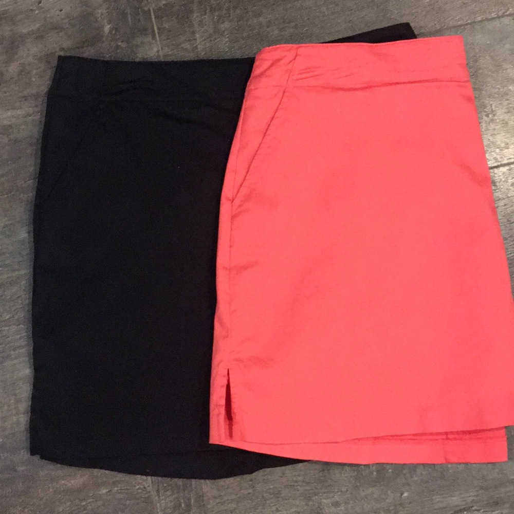 2 identical Lady Hagen golf skorts!